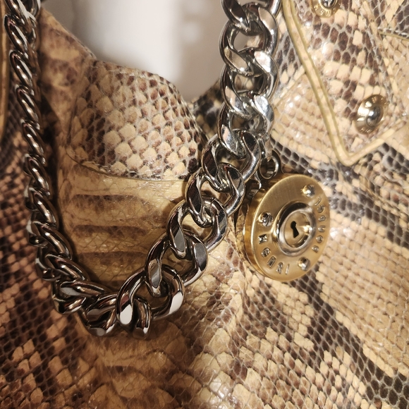 NWOT! Henri bendel snakeprint hobo with chain detail - Picture 2 of 8
